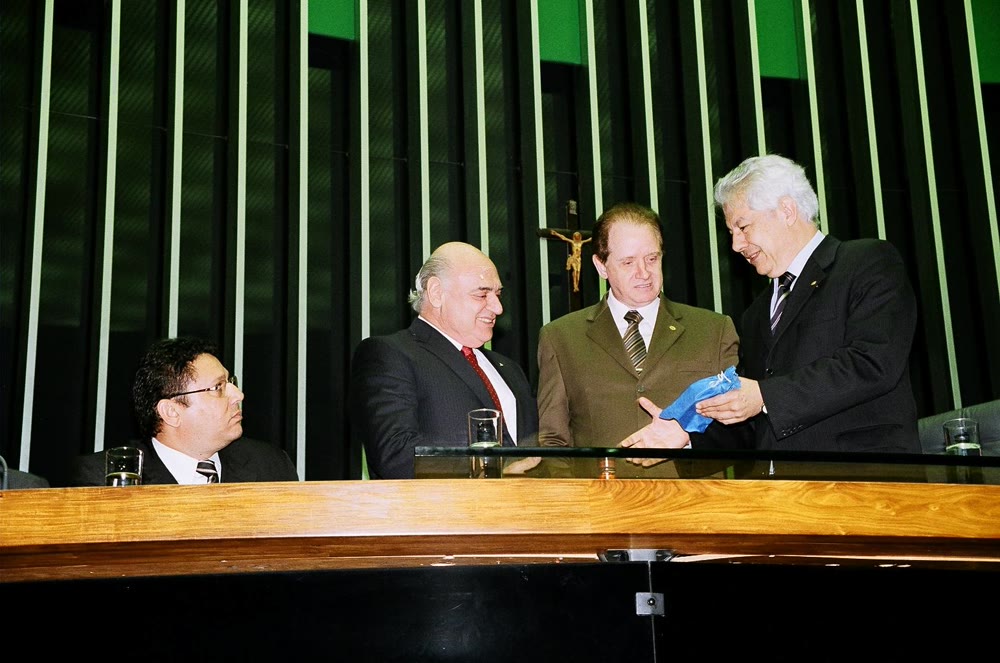 Entrega de homenagem a Samuel Albernaz no plenário do Congresso Nacional